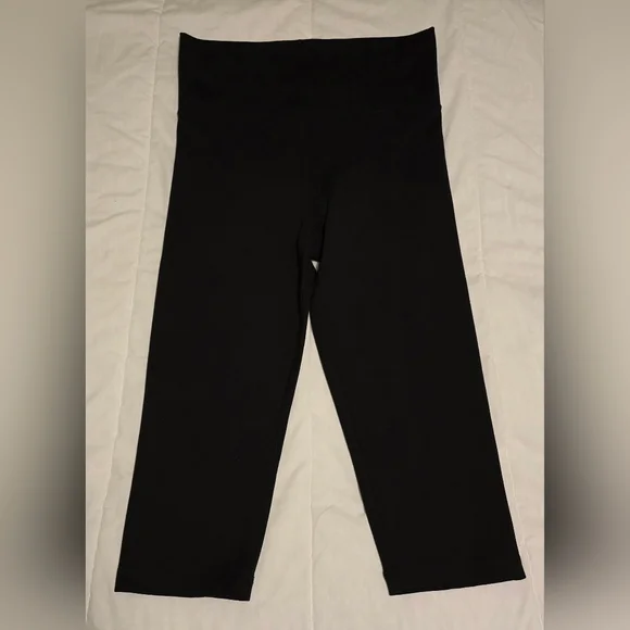 Size Medium Nordic Track Pull On Capris Active Yoga Leggings Black - Picture 2 of 5